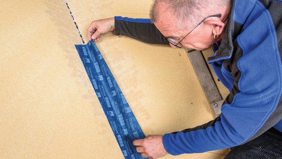 6. Applicare il primer su pannelli sottotetto in fibra di legno